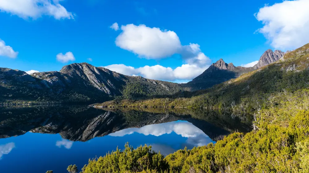 cradle mountain dove lake tasmania.